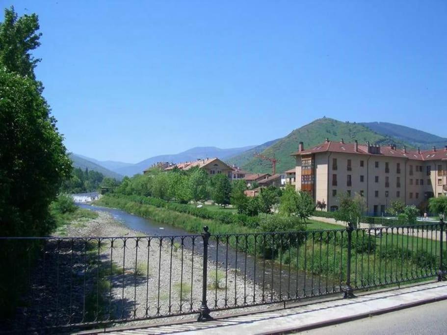 Ezcaray. Con Piscina Y Junto Al Rio Apartment
